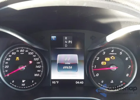 2018 Mercedes-Benz C 300 z USA, uszkodzony, nr VIN 55SWF4JB7JU276810